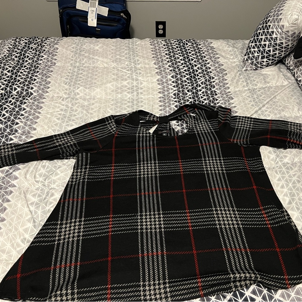 Black and Red Plaid  quarter  Sleeve Top
